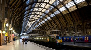 800px-kings_cross_station_platforms-_london_-_sept_2007.jpg